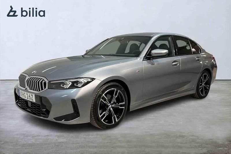 Grå Begagnad 2023 BMW 320 M Sport Sedan | 489 000 kr (Dyr) - Bild 1/1