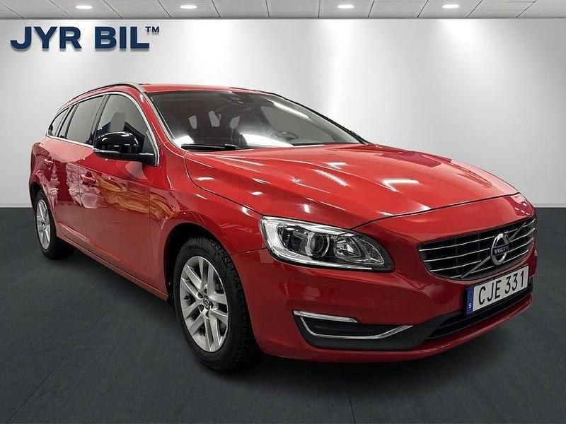 Röd Begagnad 2016 Volvo V60 Momentum Kombi | 89 900 kr (Bra pris) - Bild 1/4
