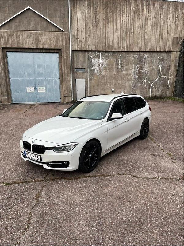Vit Begagnad 2013 BMW 328 Sport Line Kombi | 116 000 kr (Marknadspris) - Bild 1/4