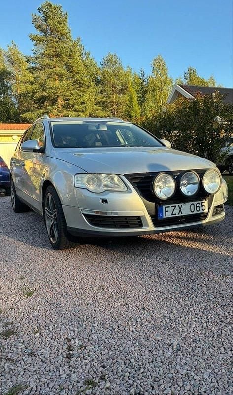 Silver Begagnad 2008 VW Passat Sportline Kombi | 24 000 kr (Marknadspris) - Bild 1/3