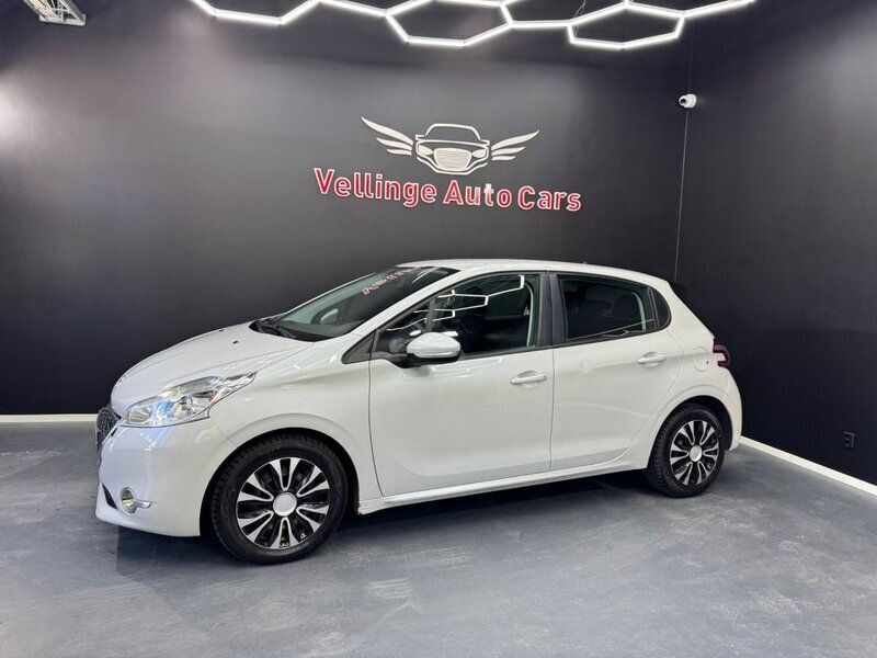 Vit Begagnad 2015 Peugeot 208 Halvkombi | 84 900 kr (Marknadspris) - Bild 1/4
