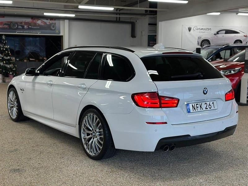 Begagnad BMW 525 M Sport 218 HK (160 kW) 2013 Vit Kombi