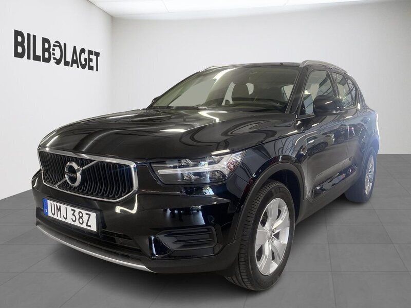 Svart Begagnad 2022 Volvo XC40 Momentum SUV | 289 800 kr (Superpris) - Bild 1/4
