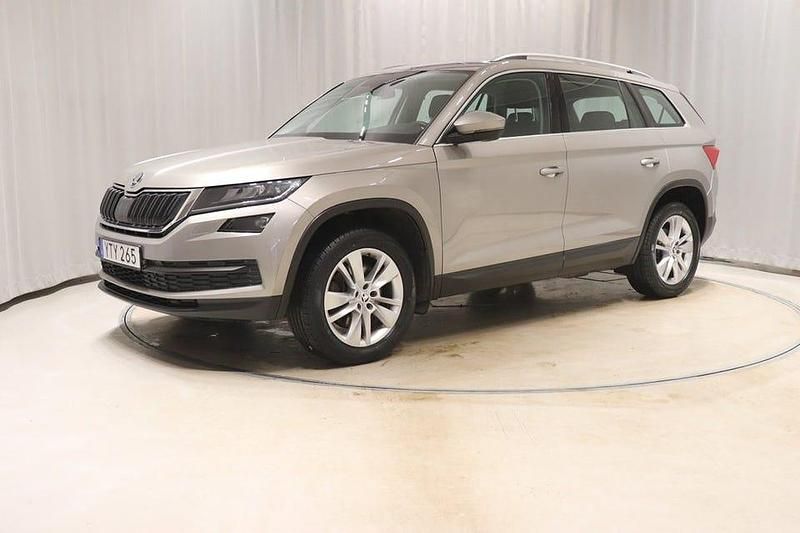 Cappuccinobeige metallic Begagnad 2018 Skoda Kodiaq SUV | 279 800 kr (Bra pris) - Bild 1/4
