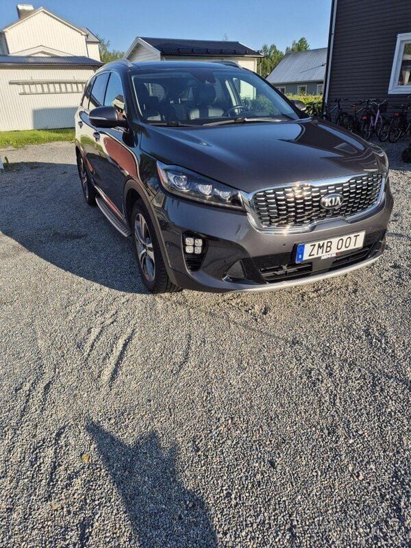 Grå Begagnad 2019 Kia Sorento SUV | 380 000 kr (Marknadspris) - Bild 1/4