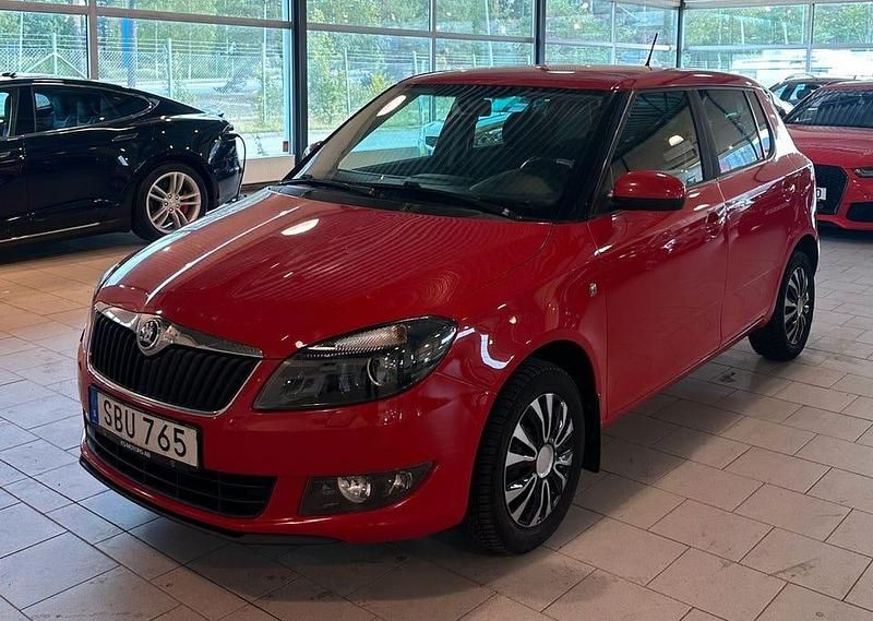 Begagnad Skoda Fabia Ambiente 86 HK (63 kW) 2014 Röd Halvkombi