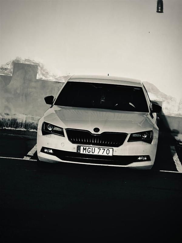 Begagnad 2016 Skoda Superb | 118 900 kr - Bild 1/4