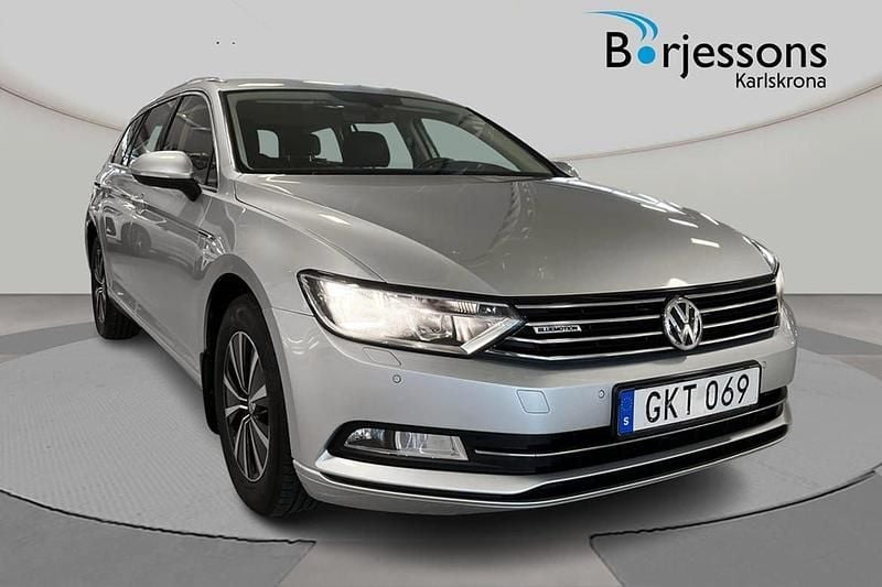 Silver Begagnad 2017 VW Passat Kombi | 185 000 kr (Bra pris) - Bild 1/4