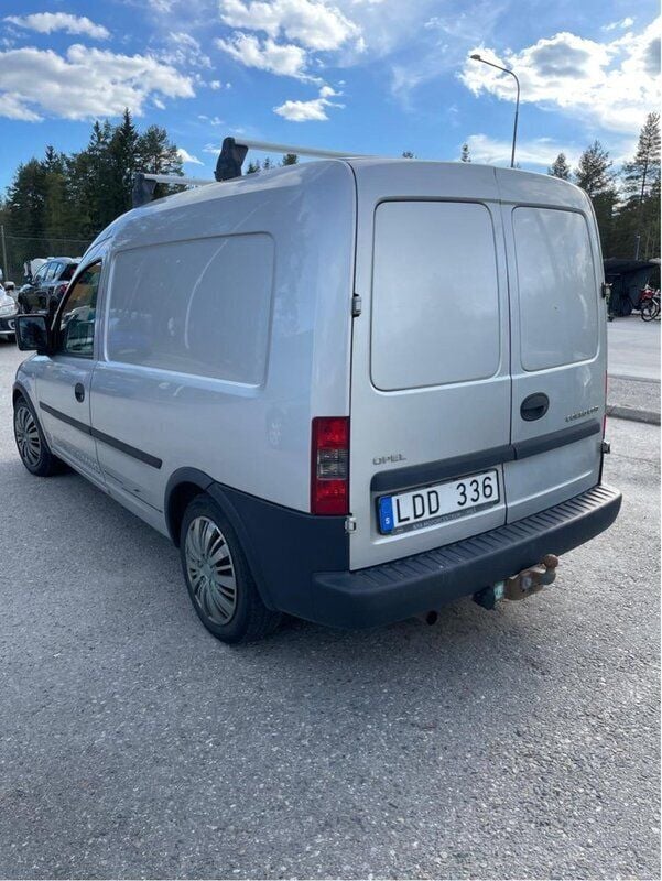 Grå Begagnad 2011 Opel Combo Minibuss | 25 000 kr (Bra pris) - Bild 1/3