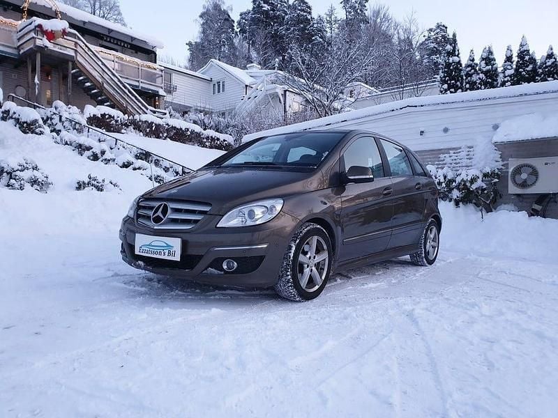 Brun Begagnad 2010 Mercedes B180 Minibuss | 59 800 kr (Marknadspris) - Bild 1/4