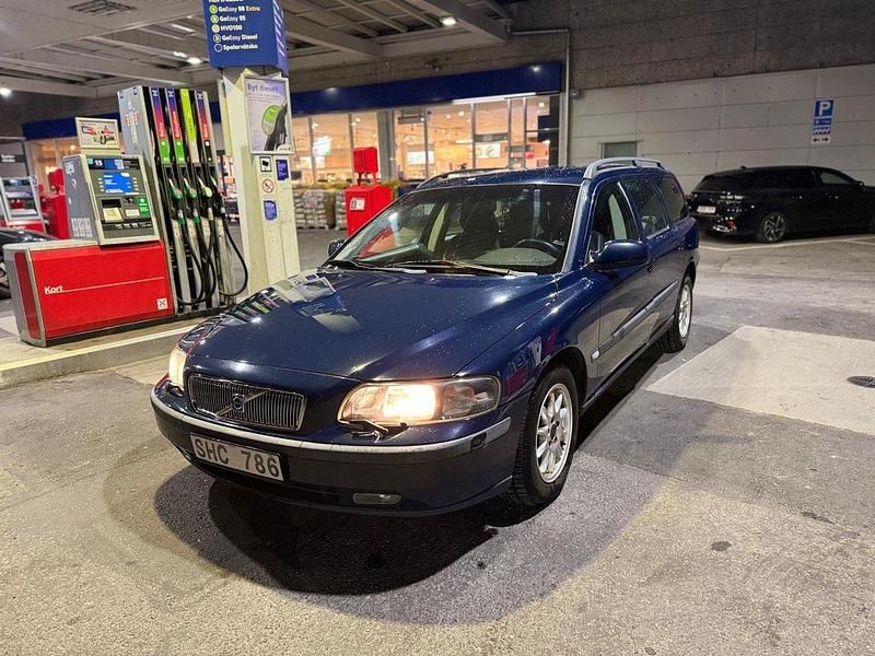 Blå Begagnad 2001 Volvo V70 Kombi | 32 999 kr (Lite dyr) - Bild 1/4