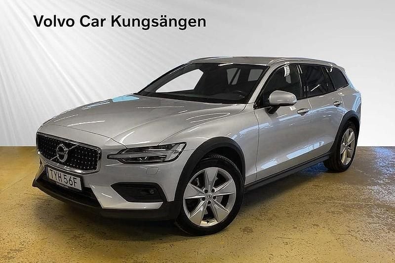 Silver Begagnad 2019 Volvo V60 CC SE Kombi | 254 800 kr (Marknadspris) - Bild 1/3