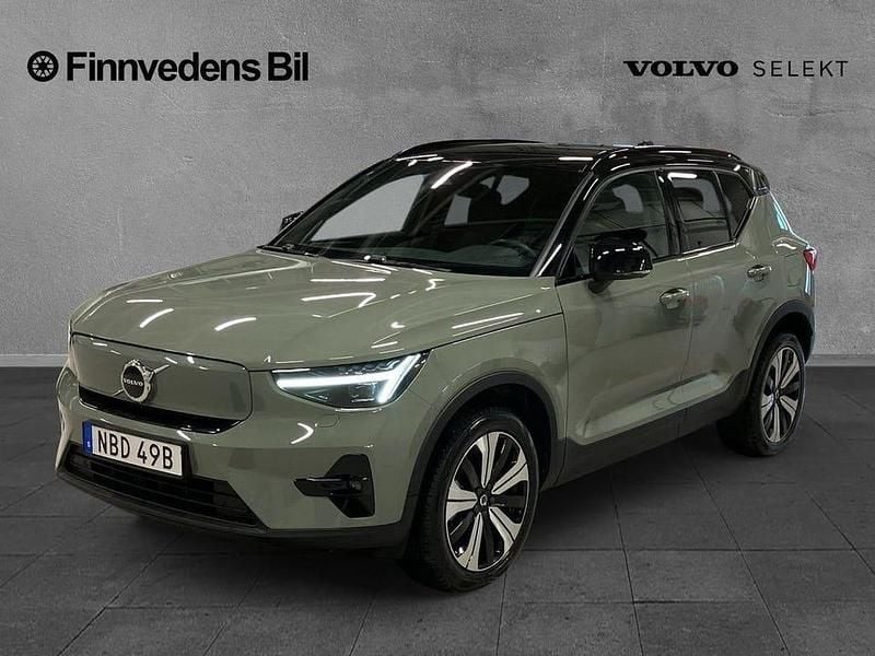 Grön Begagnad 2022 Volvo XC40 Plus SUV | 324 900 kr (Superpris) - Bild 1/4
