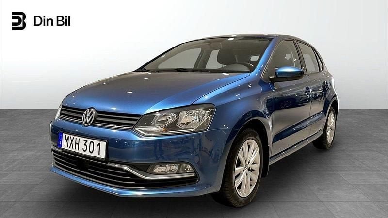 Blå Begagnad 2015 VW Polo Halvkombi | 104 900 kr (Marknadspris) - Bild 1/4