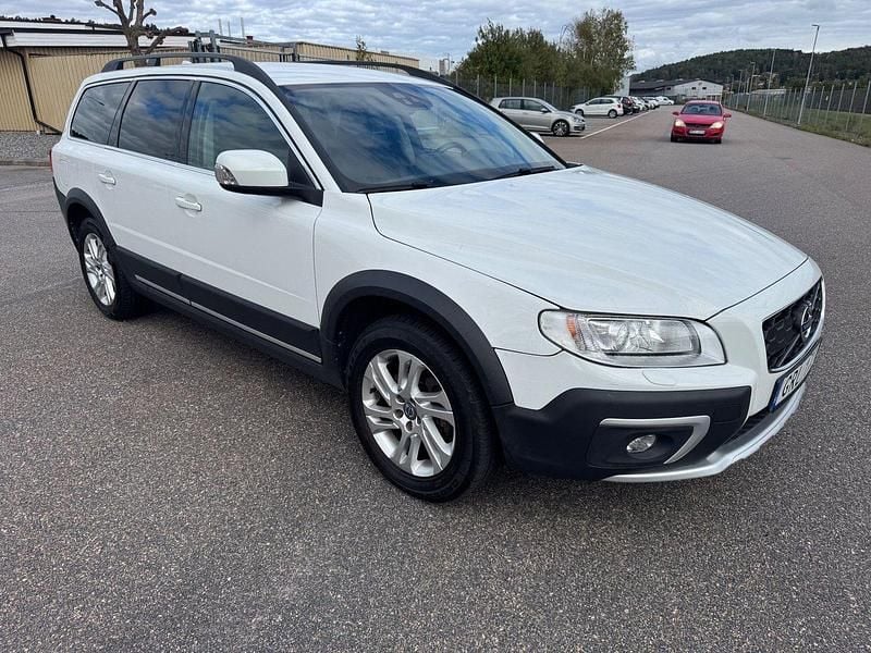 Vit Begagnad 2016 Volvo XC70 Momentum SUV | 179 000 kr (Bra pris) - Bild 1/4