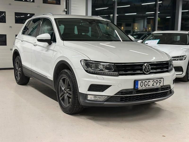 Vit Begagnad 2016 VW Tiguan GT SUV | 229 900 kr (Lite dyr) - Bild 1/4