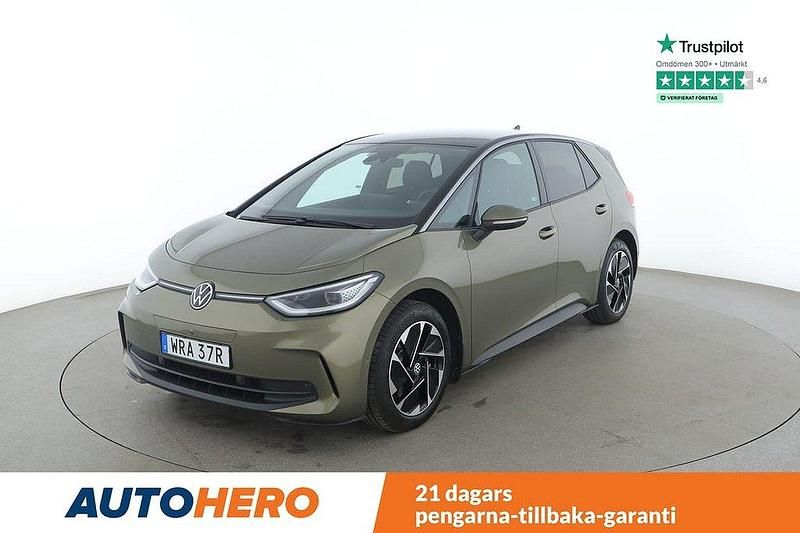 Grön Begagnad 2023 VW ID.3 Pro Performance Halvkombi | 361 000 kr (Marknadspris) - Bild 1/4