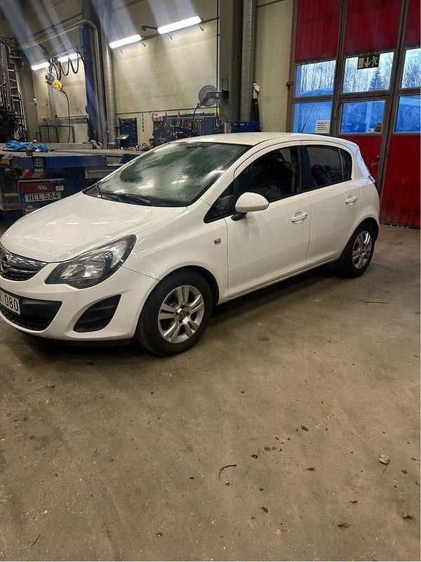 Vit Begagnad 2014 Opel Corsa Enjoy Halvkombi | 75 000 kr (Lite dyr) - Bild 1/4