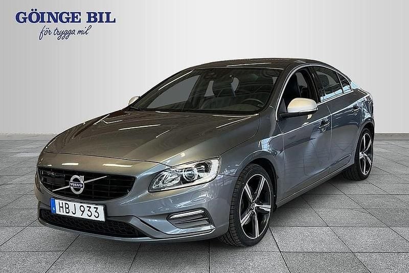 Grå Begagnad 2017 Volvo S60 R-Design Sedan | 169 000 kr (Marknadspris) - Bild 1/2