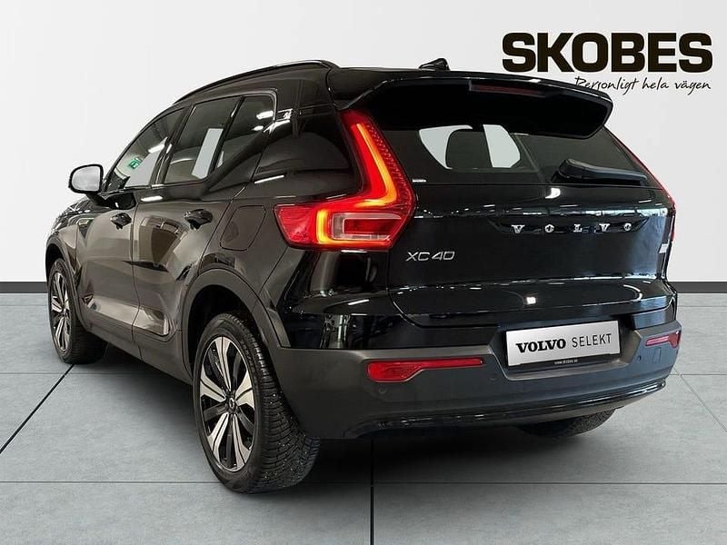 Begagnad Volvo XC40 Core 175 kW (238 HK) 2023 Svart SUV