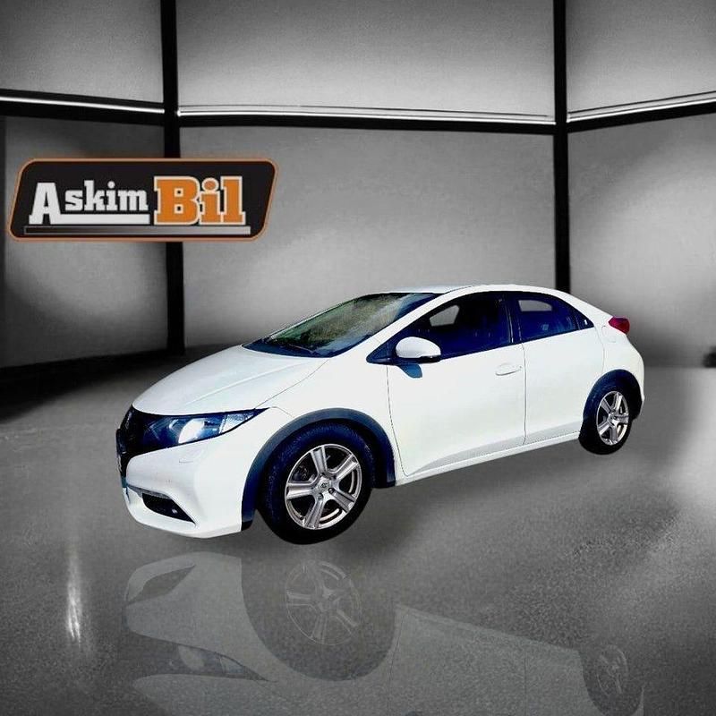 Vit Begagnad 2013 Honda Civic Sport Halvkombi | 119 900 kr (Marknadspris) - Bild 1/4