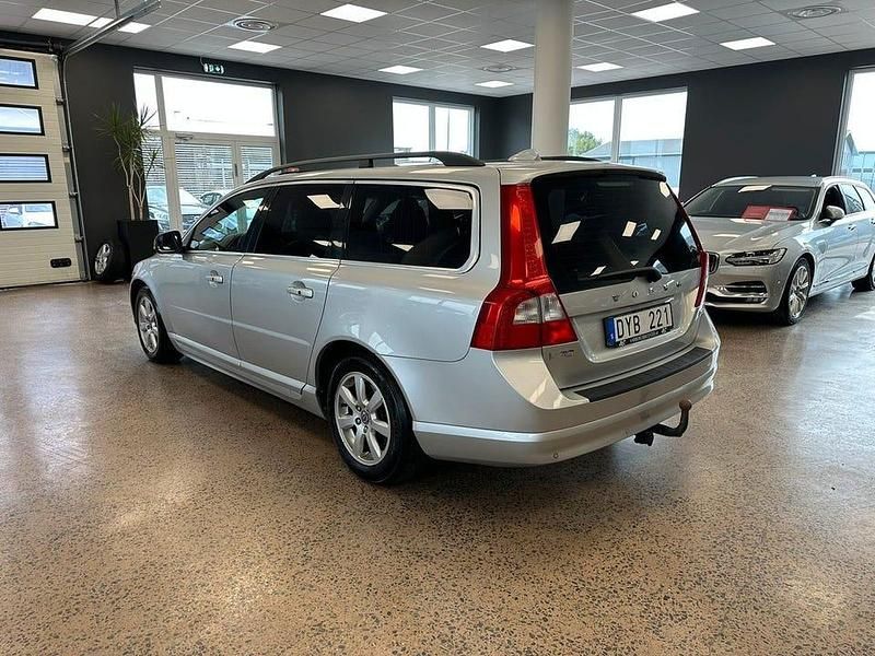 Begagnad Volvo V70 Momentum 116 HK (85 kW) 2012 Ljusgrå Kombi