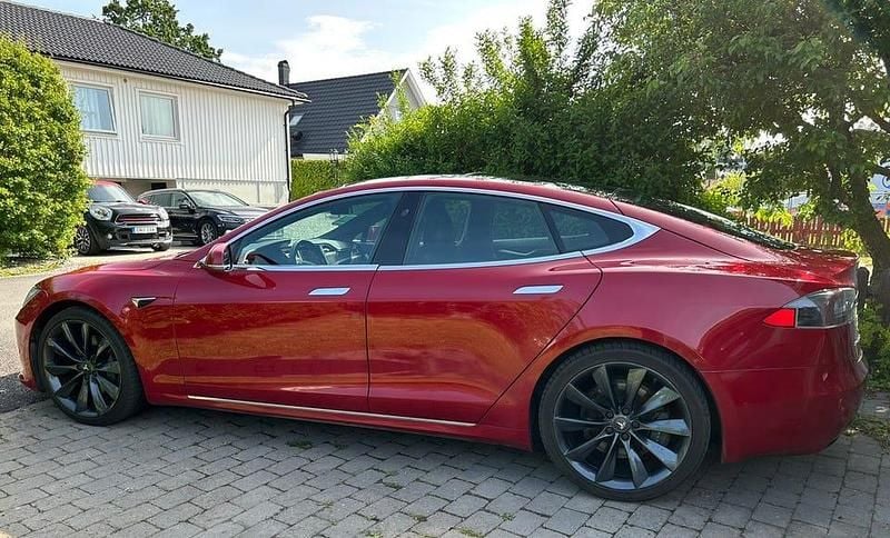 Begagnad Tesla Model S 386 kW (525 HK) 2017 Halvkombi