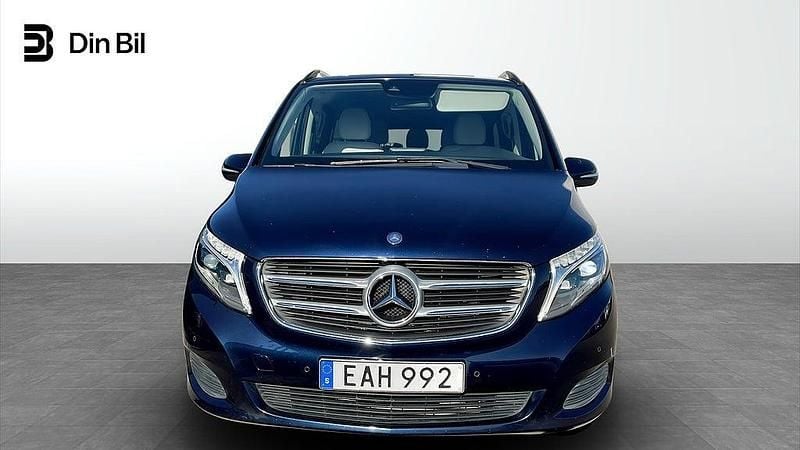 Begagnad Mercedes V220 163 HK (119 kW) 2015 Blå Minibuss