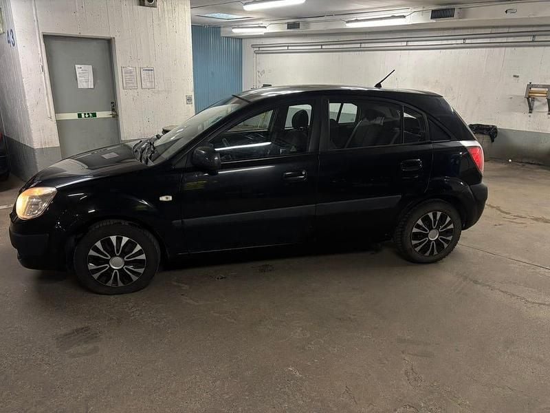 Begagnad 2006 Kia Rio Halvkombi | 20 000 kr (Marknadspris) - Bild 1/4