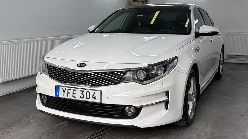 Vit Begagnad 2016 Kia Optima Launch Edition Sedan | 89 900 kr (Marknadspris) - Bild 1/4