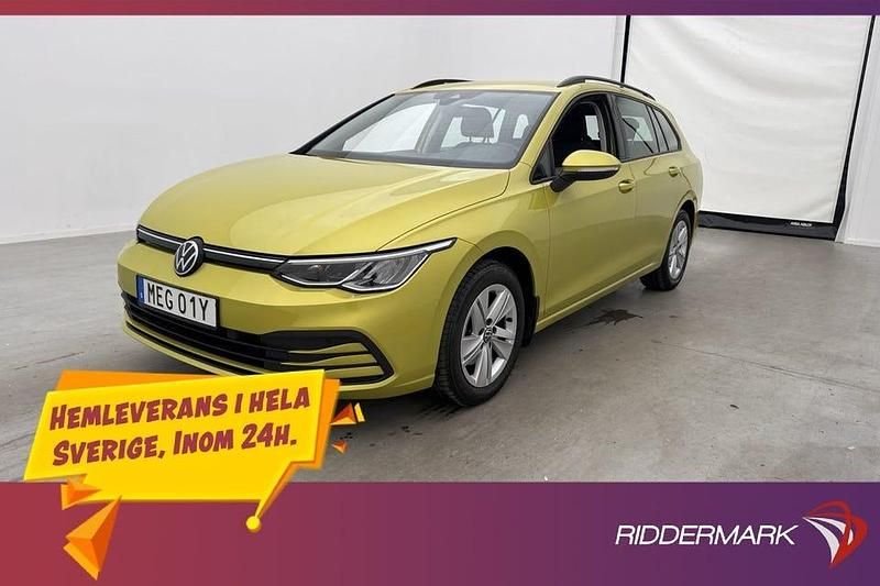 Gul Begagnad 2023 VW Golf VIII Kombi | 248 900 kr (Bra pris) - Bild 1/3