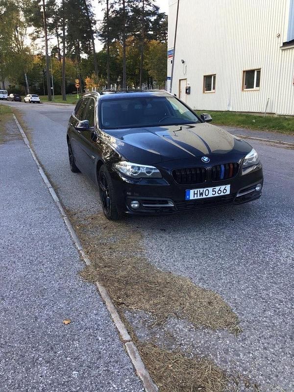 Svart Begagnad 2016 BMW 520 Kombi | 209 000 kr (Dyr) - Bild 1/4