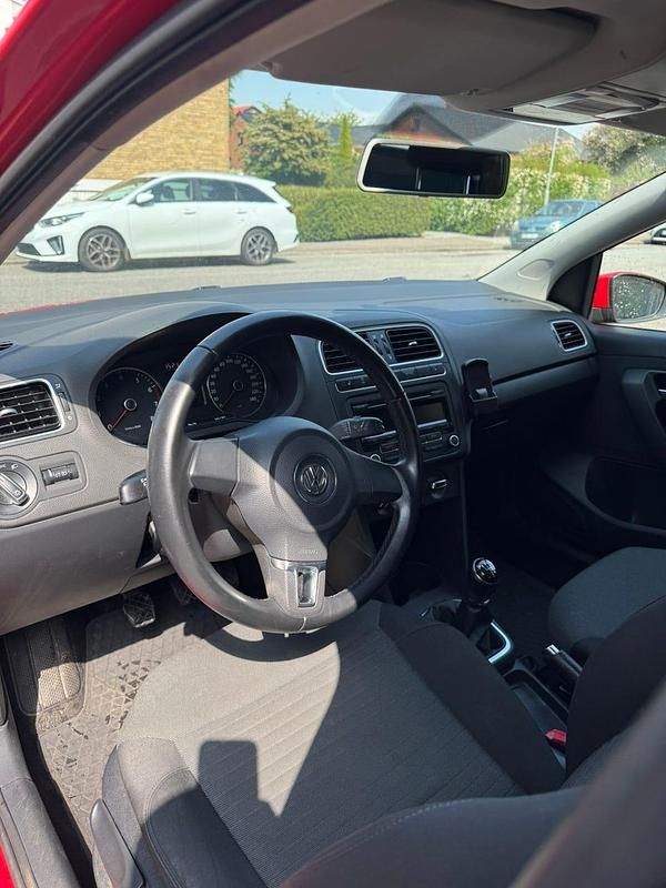 Begagnad VW Polo 86 HK (63 kW) 2014 Röd Halvkombi