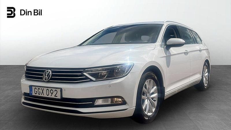 Vit Begagnad 2018 VW Passat Kombi | 154 900 kr (Marknadspris) - Bild 1/4