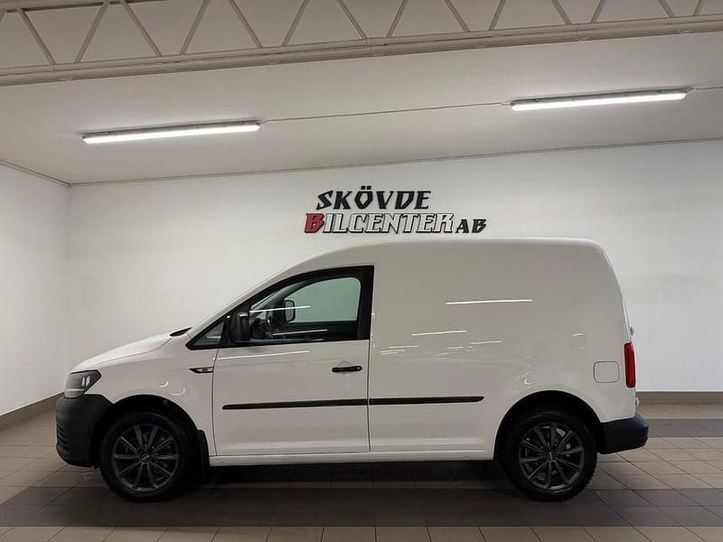 Vit Begagnad 2018 VW Caddy Minibuss | 107 500 kr (Marknadspris) - Bild 1/4