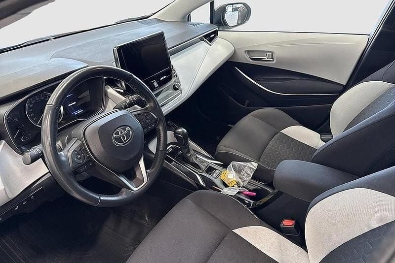 Begagnad Toyota Corolla Hybrid Active 124 HK (91 kW) 2022 Grå Halvkombi