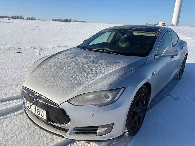 Begagnad Tesla Model S 311 kW (423 HK) 2015 Silver Halvkombi