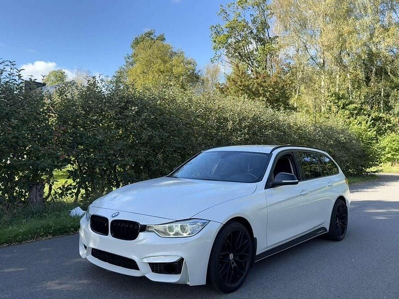 Vit Begagnad 2013 BMW 318 Sport Line Kombi | 129 900 kr (Dyr) - Bild 1/4