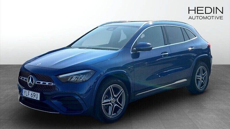 Blå (blue) Begagnad 2025 Mercedes GLA250 Advanced Plus SUV | 469 900 kr - Bild 1/4