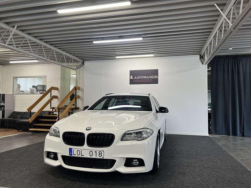 Vit Begagnad 2011 BMW 520 M Sport Kombi | 104 900 kr (Marknadspris) - Bild 1/4