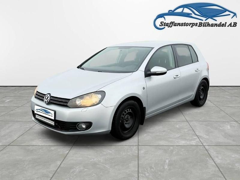Silver Begagnad 2011 VW Golf VI Halvkombi | 59 900 kr (Marknadspris) - Bild 1/4