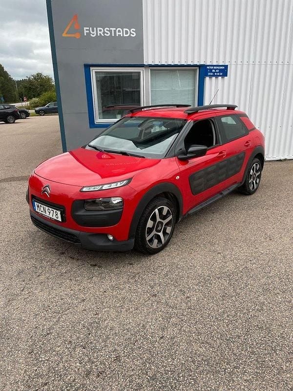 Röd Begagnad 2016 Citroën C4 Cactus PureTech Halvkombi | 83 000 kr (Bra pris) - Bild 1/4