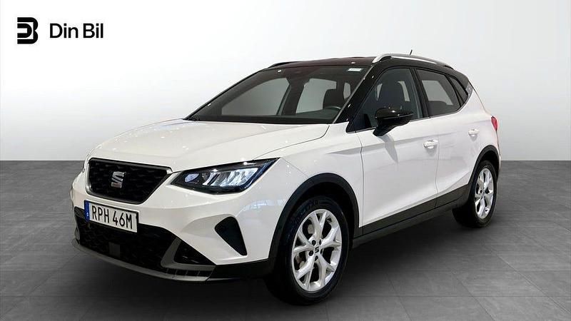 Vit ("candy" weiss) Begagnad 2022 Seat Arona FR SUV | 194 900 kr (Lite dyr) - Bild 1/4