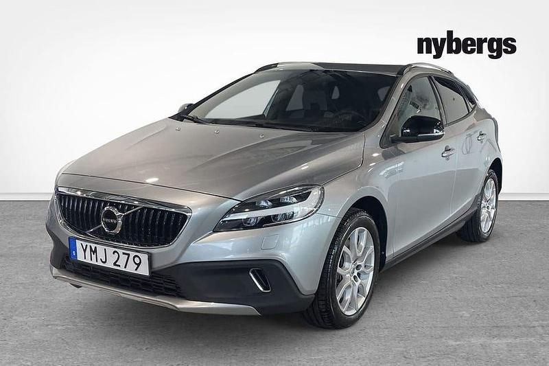 Silver Begagnad 2018 Volvo V40 CC Kombi | 209 000 kr (Marknadspris) - Bild 1/4