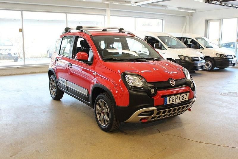 Röd Begagnad 2018 Fiat Panda Cross Cross Halvkombi | 169 000 kr - Bild 1/4