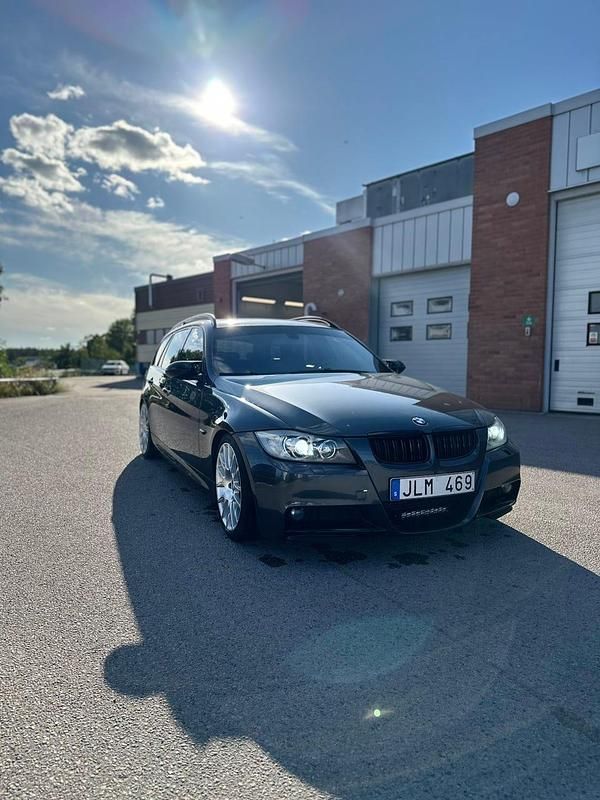 Begagnad BMW 320 M Sport 177 HK (130 kW) 2008 Sparkling graphite gray metallic Kombi