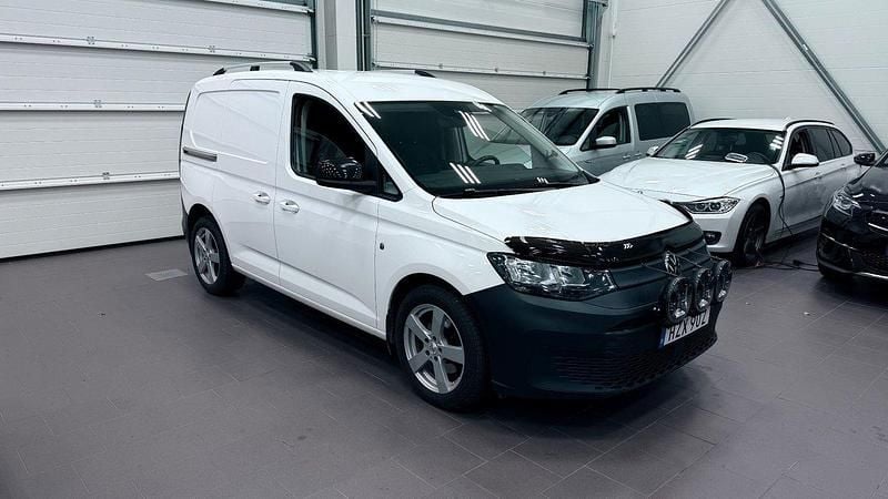 Vit Begagnad 2022 VW Caddy Minibuss | 217 900 kr (Superpris) - Bild 1/4