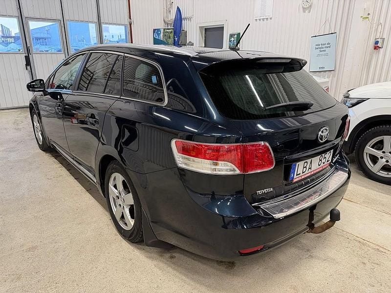 Begagnad Toyota Avensis Business Edition 147 HK (108 kW) 2010 Blå Kombi