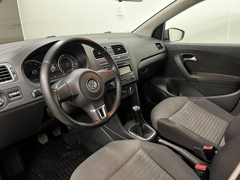 Begagnad VW Polo 86 HK (63 kW) 2010 Silver Halvkombi