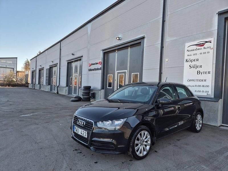 Svart Begagnad 2012 Audi A1 Sportback Halvkombi | 68 900 kr (Marknadspris) - Bild 1/4